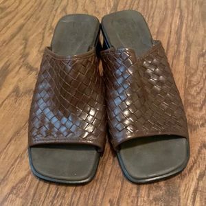 Montego Bay leather collection shoe. Brown Leather woven upper.